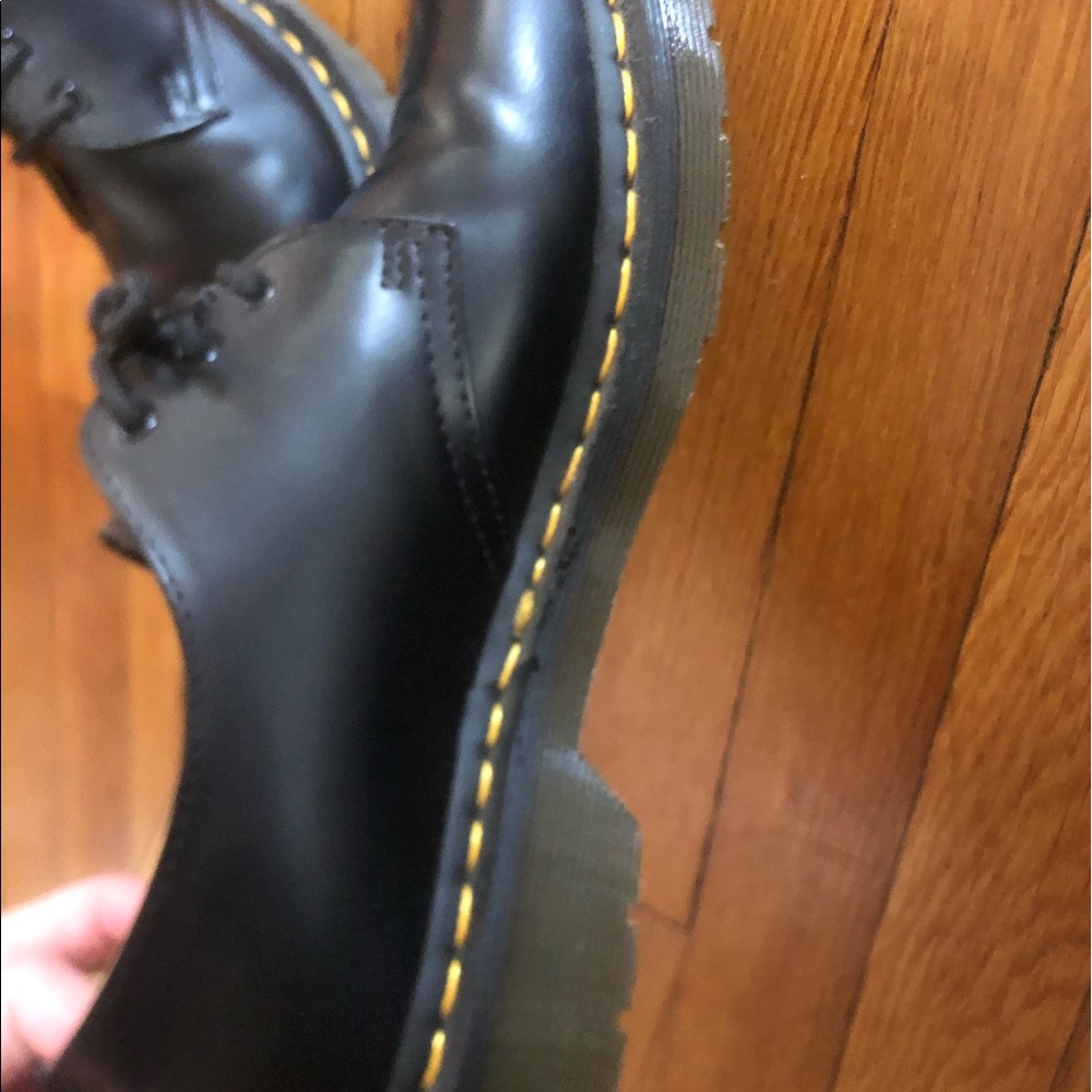 Doc Martens unisex shoes    Almost New   Worn few times   No marks   Comes w box